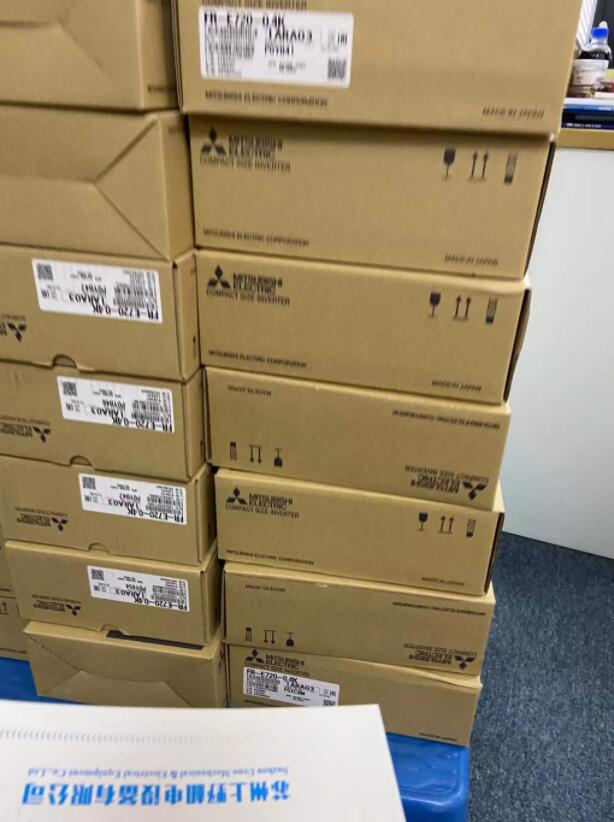 进口日本三菱变频器型号FR-E720-2.2K 