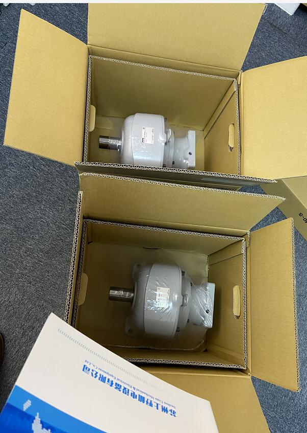 原装进口日本日精减速机型号AG3LZ50-100L2000K...
