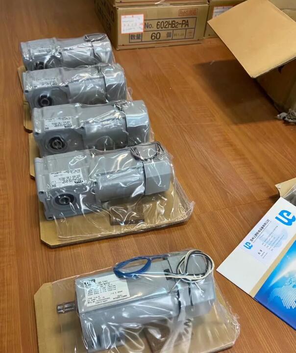 2021年新鲜出厂的日本日精减速机防水型型号：F2SW-15...