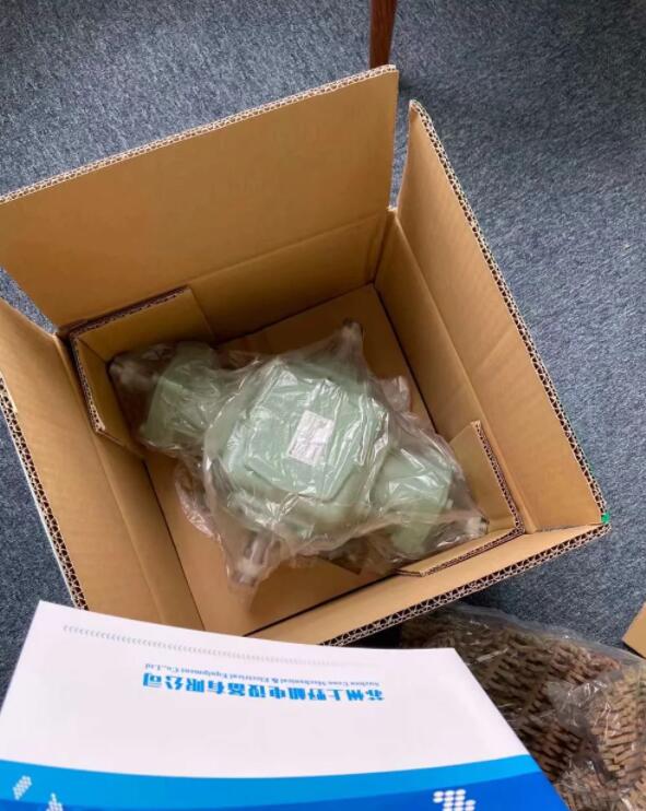 脚底安装用Y表示的椿本齿轮箱型号ED8B30-1-LR-O-...