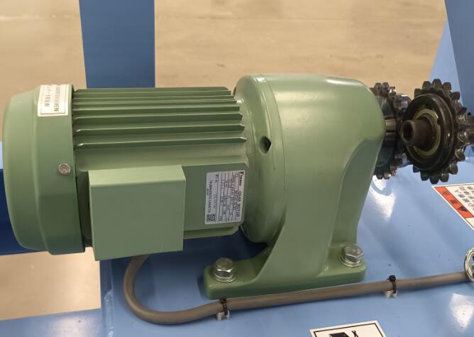 日本椿本减速机型号：GMTA040-28L50Z-0.4KW...