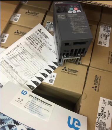 喜迎2025年圣诞节，三菱变频器型号FR-E720-0.4K...